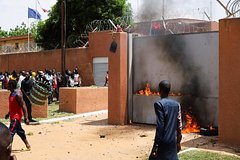 Read more about the article В Нигере призвали к митингам за освобождение президента